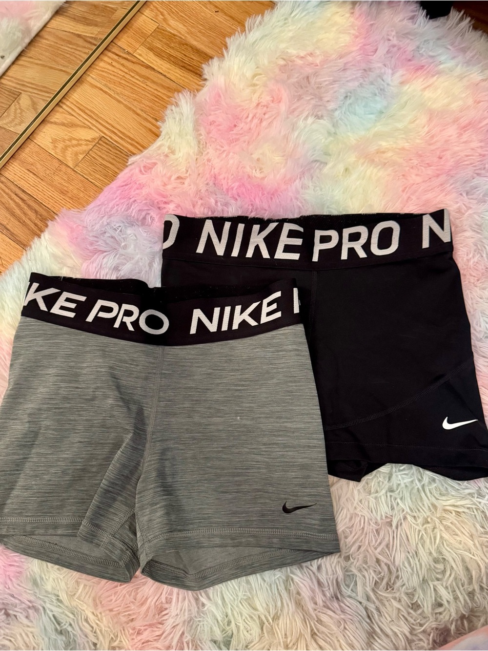 2 pair Nike pro Shorts black & grey Medium